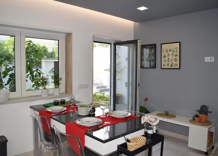 Holiday home Saint Victor House *